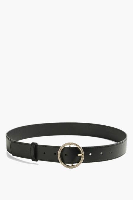 Ceinture noire de PIECES, avec une boucle ronde et scintillante.