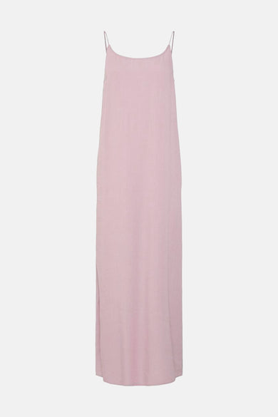 Robe sans manches de PIECES® en rose, avec des fines bretelles et une texture lisse.