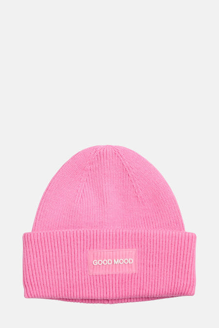 Casquette rose de PIECES®, avec une texture rayée et l'inscription "GOOD MOOD" sur l'envers.