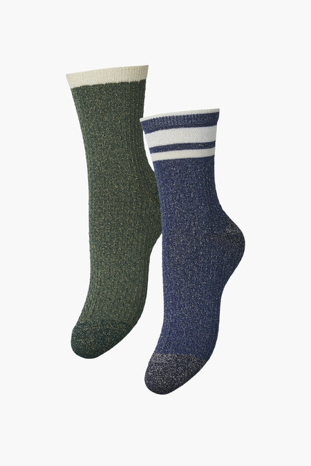 Chaussettes vertes de PIECES, avec des détails pailletés et un bord contrastant.