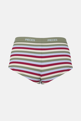 Shorty multicolore de PIECES, avec des rayures horizontales en vert olive, rouge bordeaux, beige et bleu clair, et une ceinture élastique.