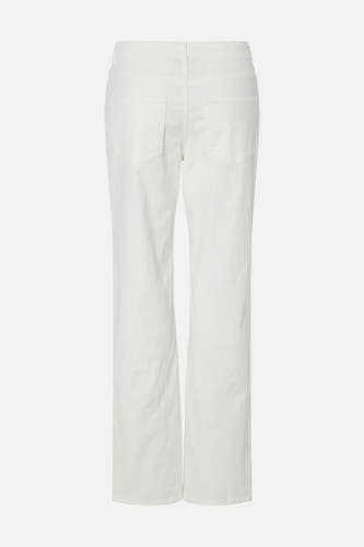 Witte wijde jeans van PIECES®, achteraanzicht met zakken en subtiele stiksels.