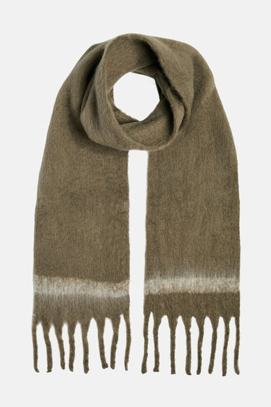 Chapeau d'hiver Kaki de Pieces avec une bande blanche et des franges aux extrémités.