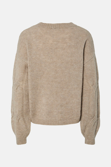 Gilet rond en col en beige PIECES®, avec des manches longues et des détails en côtes.