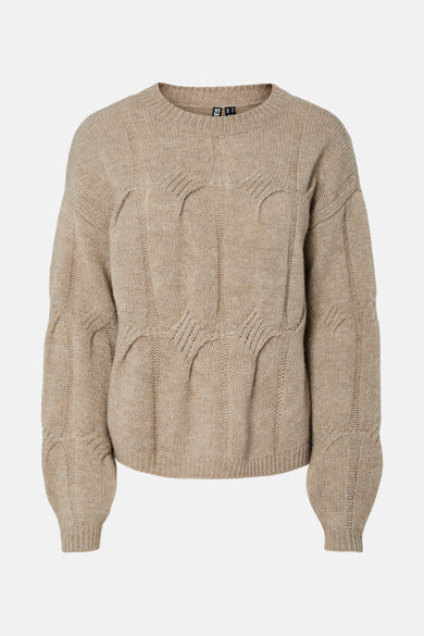 Gilet beige avec col rond de PIECES®, détaillé avec des côtes et une texture douce tr tricotée.