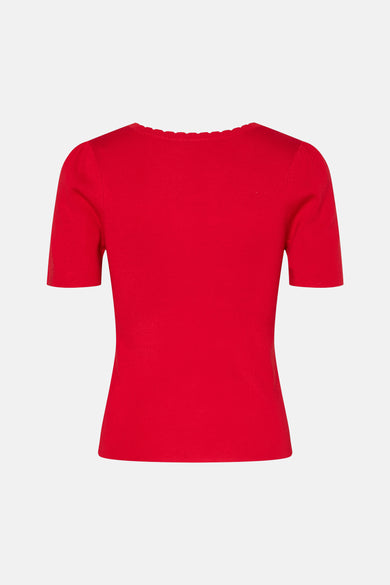 Rode T-shirt met korte mouwen van PIECES®, met een fijne ribstructuur en geschulpte halslijn.