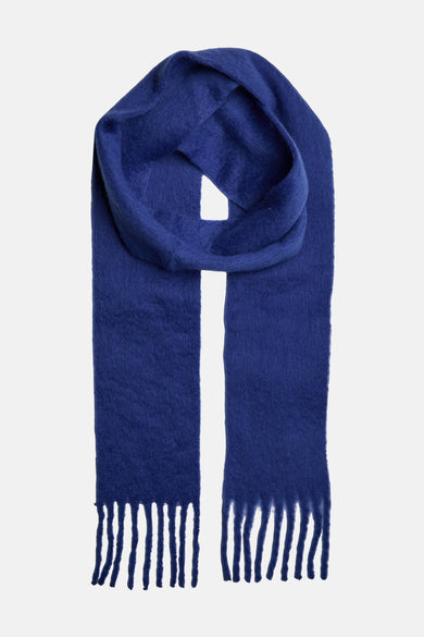Écharpe d'hiver bleue de PIECES® avec franges aux extrémités, texture douce.