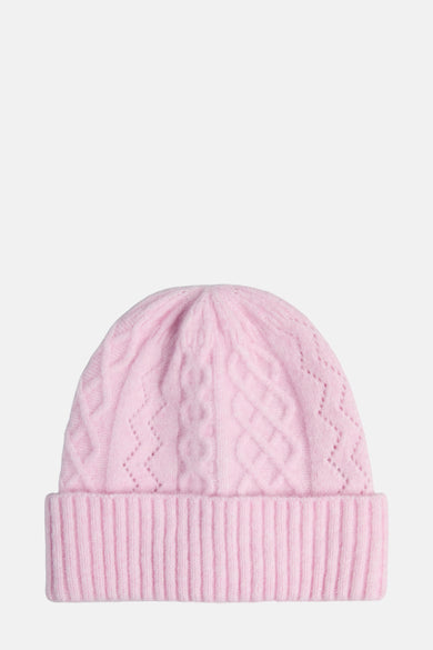 Casquette rose de PIECES, avec un motif en côtes et un bord côlé.