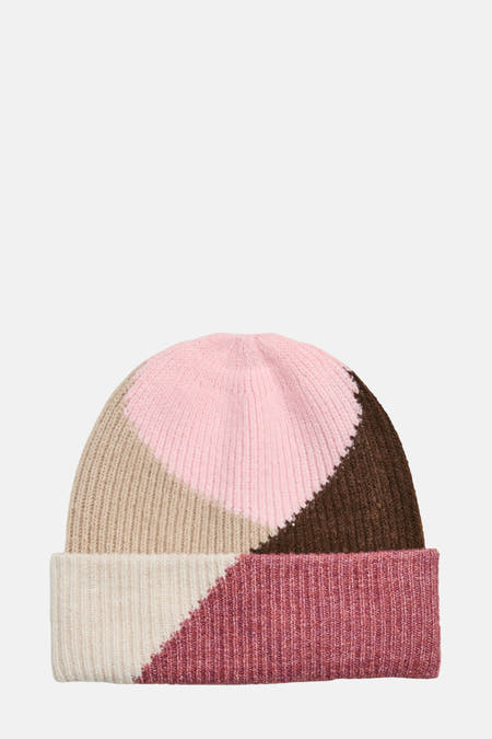 Casquette multicolore de PIECES®, avec des couleurs en bloc en rose, marron et beige.
