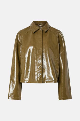 Manteau court vert de PIECES® avec des manches longues, un col et une fermeture à boutons.