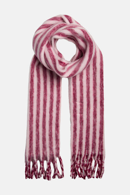 Écharpe d'hiver rayée rose de PIECES avec des franges.