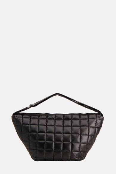 Sac à dos noir de PIECES® avec un motif de visière effiloché et des bretelles courtes, droit.