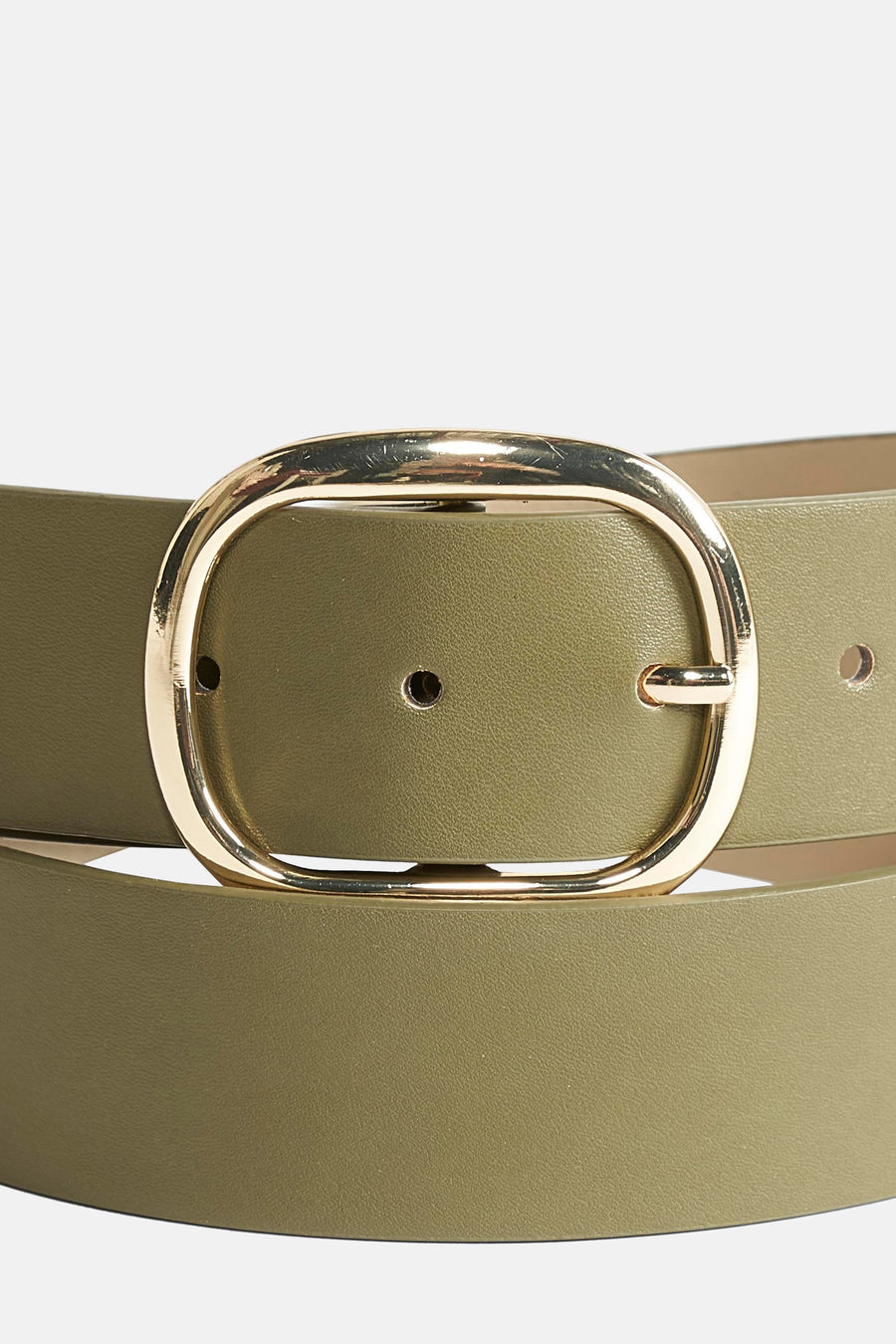 Olijfgroene riem met ovale gouden gesp.
