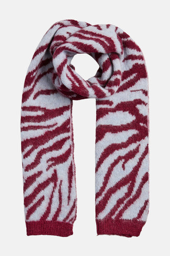 Een rood-wit gestreepte gebreide sjaal.
