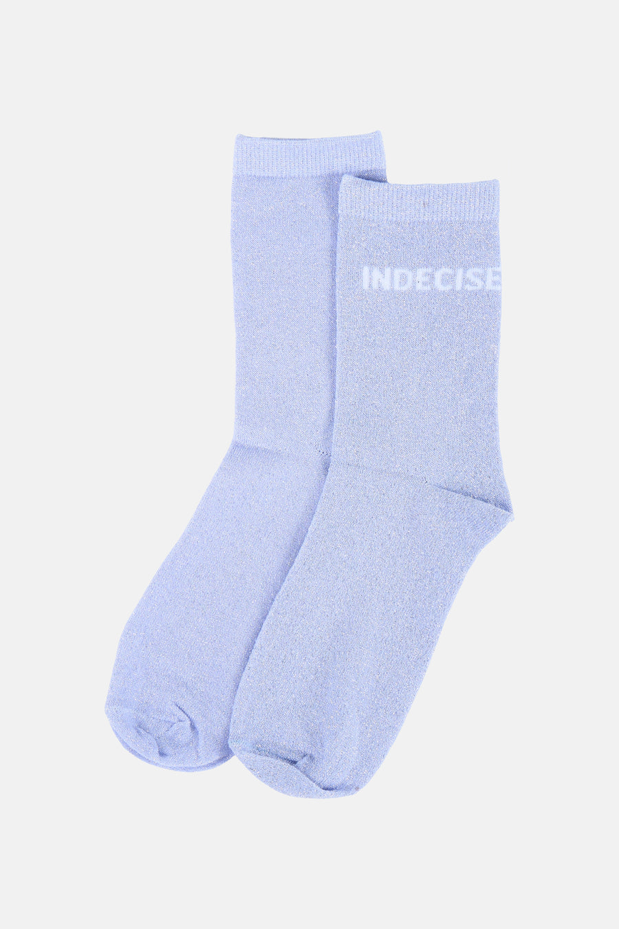 Chaussettes bleu clair scintillantes de PIECES® avec le texte 'INDECISE' et une étiquette blanche 'ONE SIZE'.