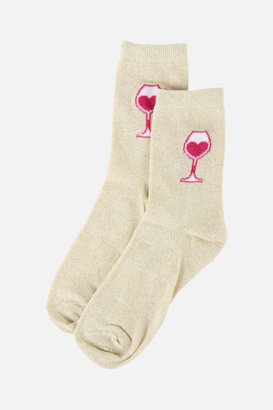 Chaussettes écru de PIECES® avec broderie de verres à vin rouges et de cœurs sur un fond beige clair.