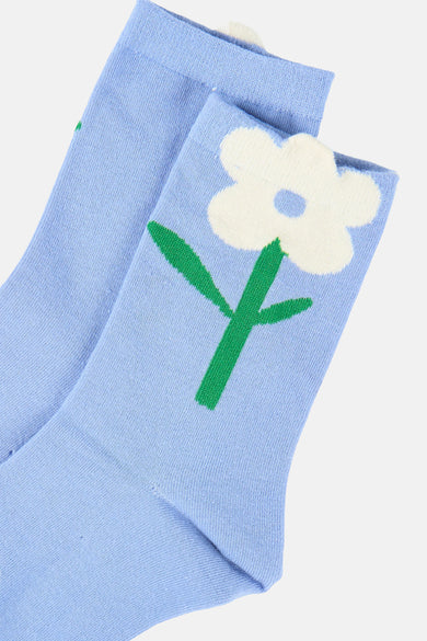 Blauwe sokken van PIECES®, met witte bloem en groene stengel.