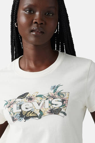 T-shirt écru à manches courtes de Levi's, avec une impression graphique de fleurs et de papillons.
