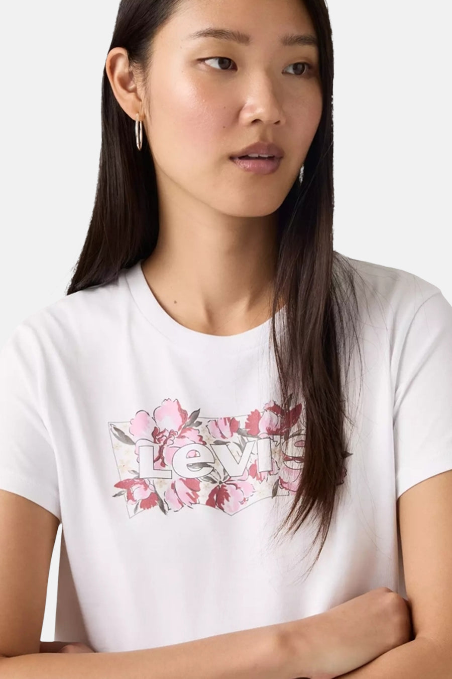 Wit T-shirt met korte mouwen van Levi's®, met een bloemenprint op de voorkant.
