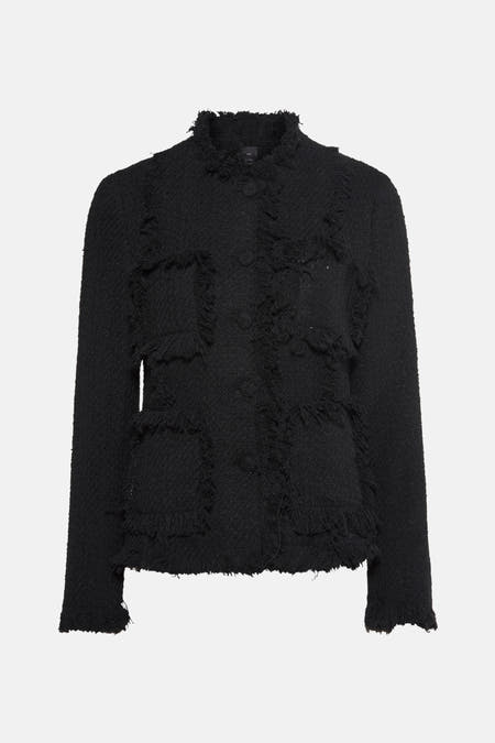 Blazer noir de MANGO avec des manches longues et une texture froncée.