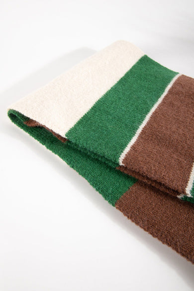 Écharpe d'hiver multicolore de 24 couleurs, avec un motif rayé en blanc, vert et marron.