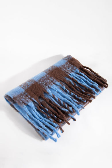 Écharpe d'hiver multicolore de 24 couleurs, avec un motif rayé brun et bleu et des franges.