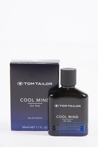 Parfum pour hommes de Tom Tailor, avec la boîte coordonnée en bleu et noir.