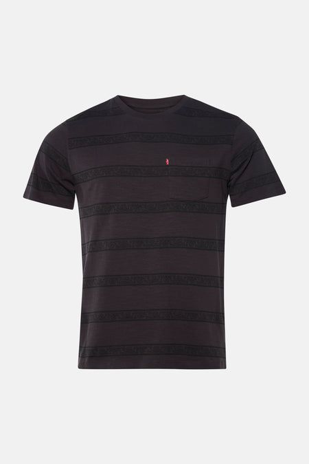T-shirt noir à manches courtes de Levi's, rayé avec un motif tissé de type cachemire et une petite poche poitrine.