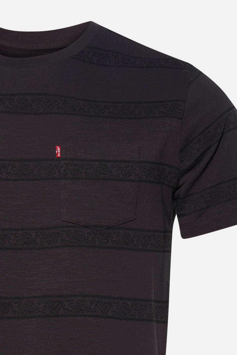 T-shirt noir à manches courtes Levi's® avec motif cachemire rayé et poche poitrine.