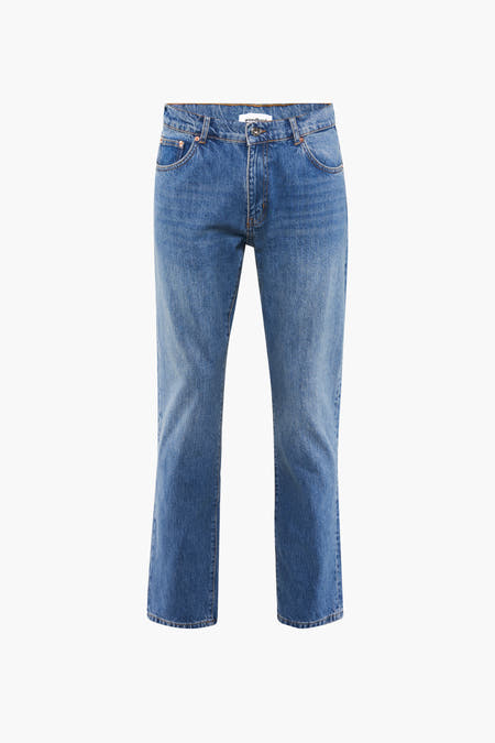 Jean tapered bleu WOODBIRD avec un lavage subtil et des poches classiques.