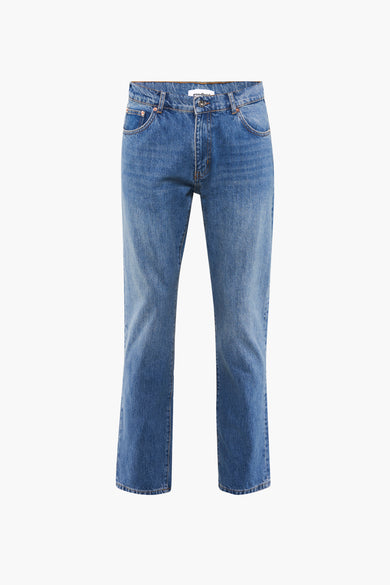Jean tapered bleu WOODBIRD avec un lavage subtil et des poches classiques.