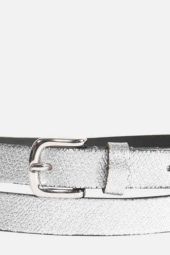 Ceinture d'argent de Legend, avec une subtile texture et une boucle argentée.