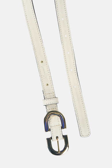 Ecru riem van Legend, met zilverkleurige gesp en subtiele stiksels langs de randen.
