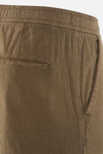 Pantalon coupe droite de REDEFINED REBEL, avec une taille élastique et une petite poche sur la hanche.