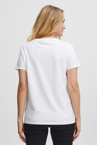 Wit T-shirt van Fransa, gezien van achteren, gedragen met een zwarte broek.
