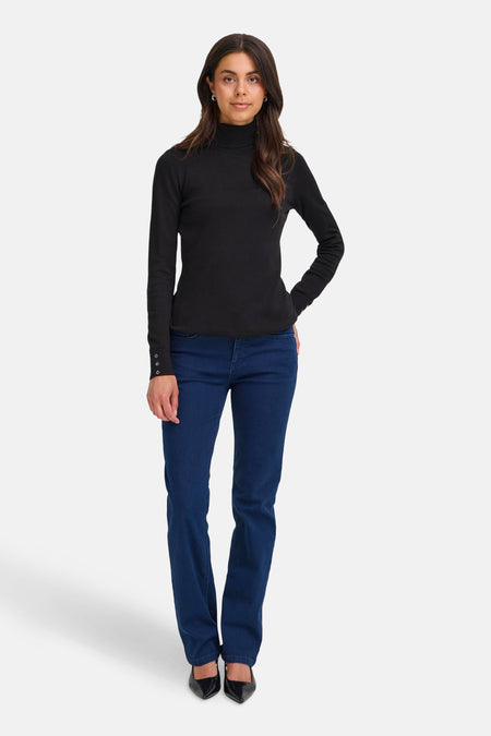 Gilet noir de France avec des détails de boutons sur les manches et une fine structure en côtes.