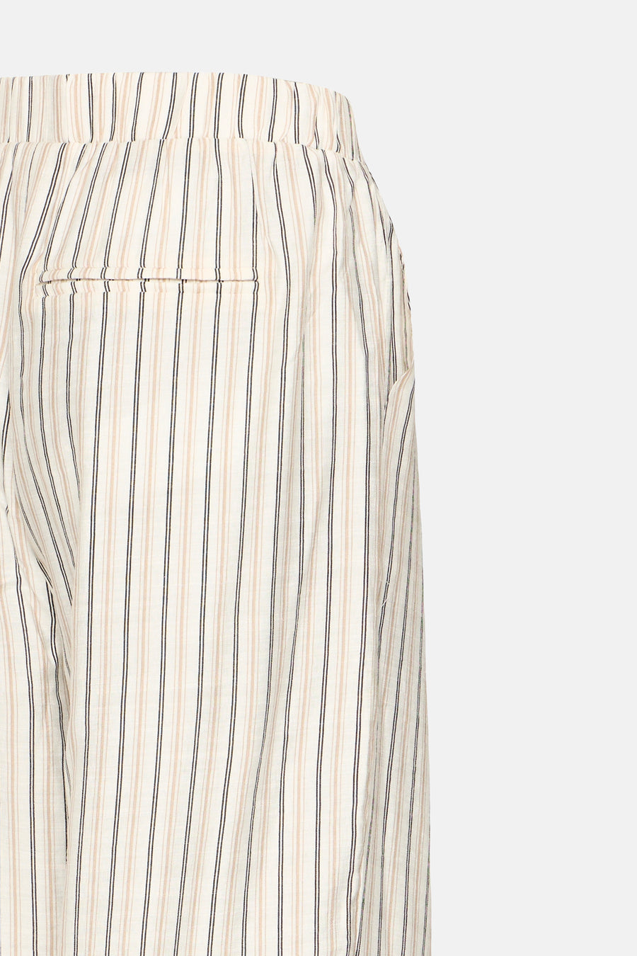 Pantalon écru de Fransa, avec rayures verticales et détail de poche.
