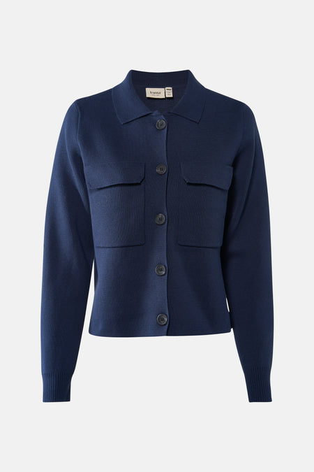 Donkerblauw gebreid vest met knopen en zakken.
