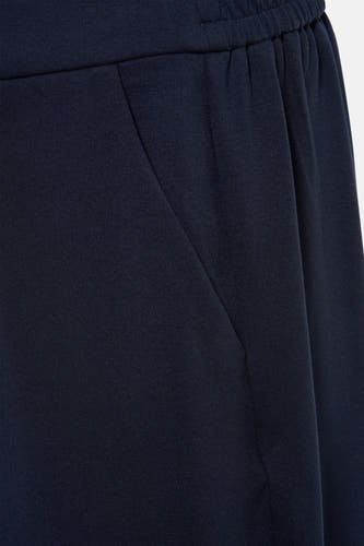Pantalon de costume bleu de France, avec une ceinture élastique et un poche.
