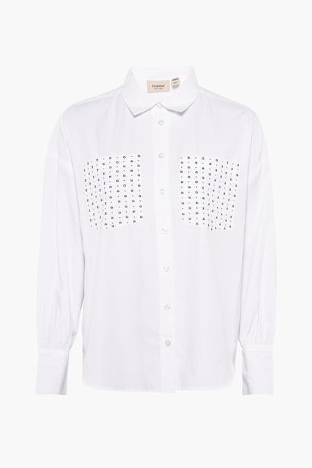 Chemise blanche à longues manches de France, gros plan sur la manche et le col.