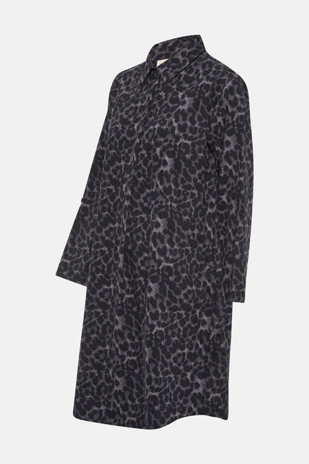 Robe grise à longues manches de France, avec un imprimé léopard.