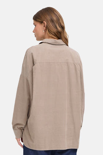 Chemise brune à longues manches de France, vue de derrière, avec un design simple et une coupe décontractée.