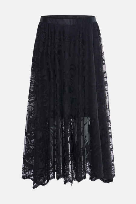 Robe longue noire de France, avec une bordure fleurie et une ceinture élastique.