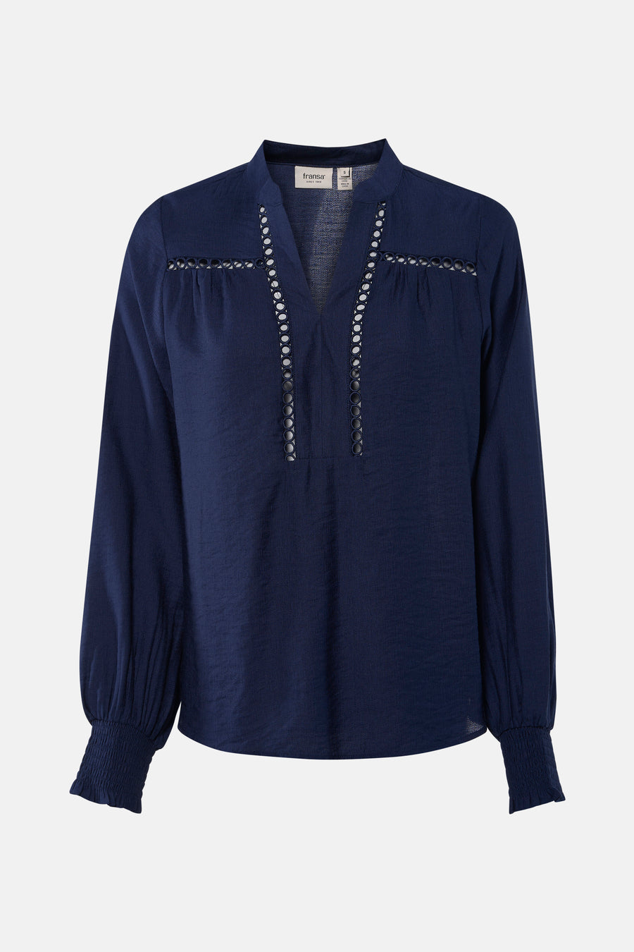 Blouse bleue à longues manches en Fransa, avec des détails de broderie le long du col en V.