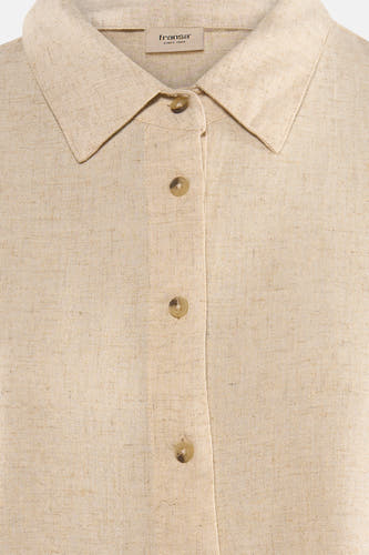 Robe beige à manches courtes de Fransa, avec fermeture à boutons et un col.
