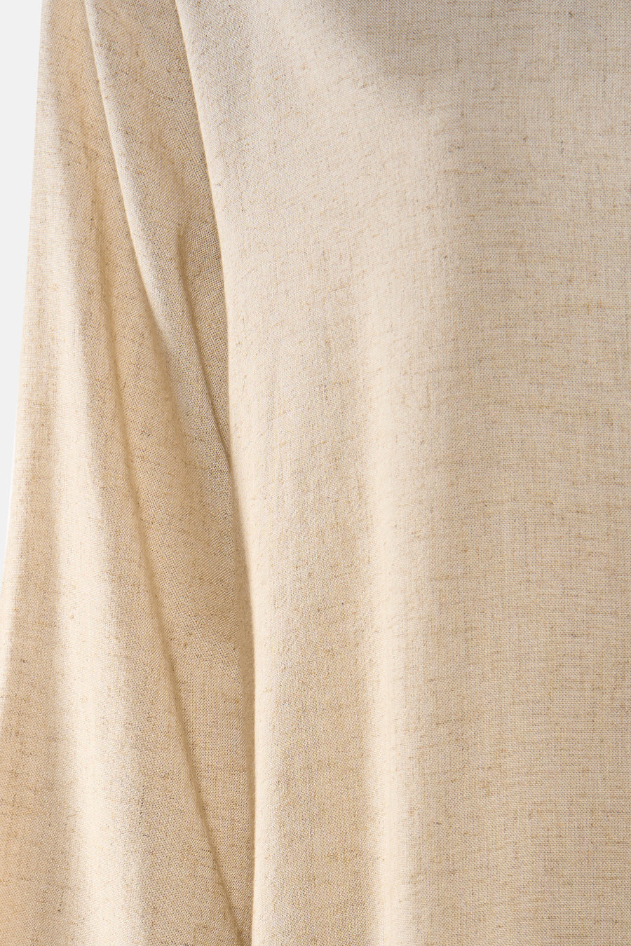 Robe beige à manches courtes de Fransa, avec une texture de lin et des plis subtils.