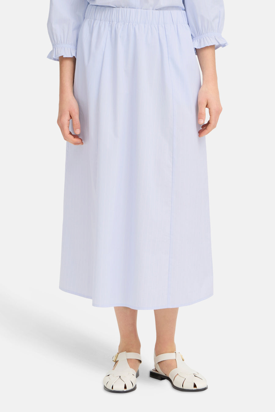 Jupe longue bleue de Fransa, avec une fine rayure et une taille élastique.