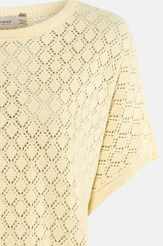 Pull jaune de Fransa® à col rond, motif losange ajouré et manches courtes.