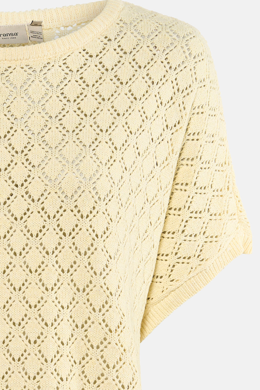 Pull jaune de Fransa® à col rond, motif losange ajouré et manches courtes.