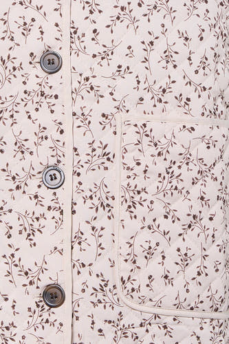 Gilet écru de Fransa, avec un motif floral et un point diamanté, et des boutons.
